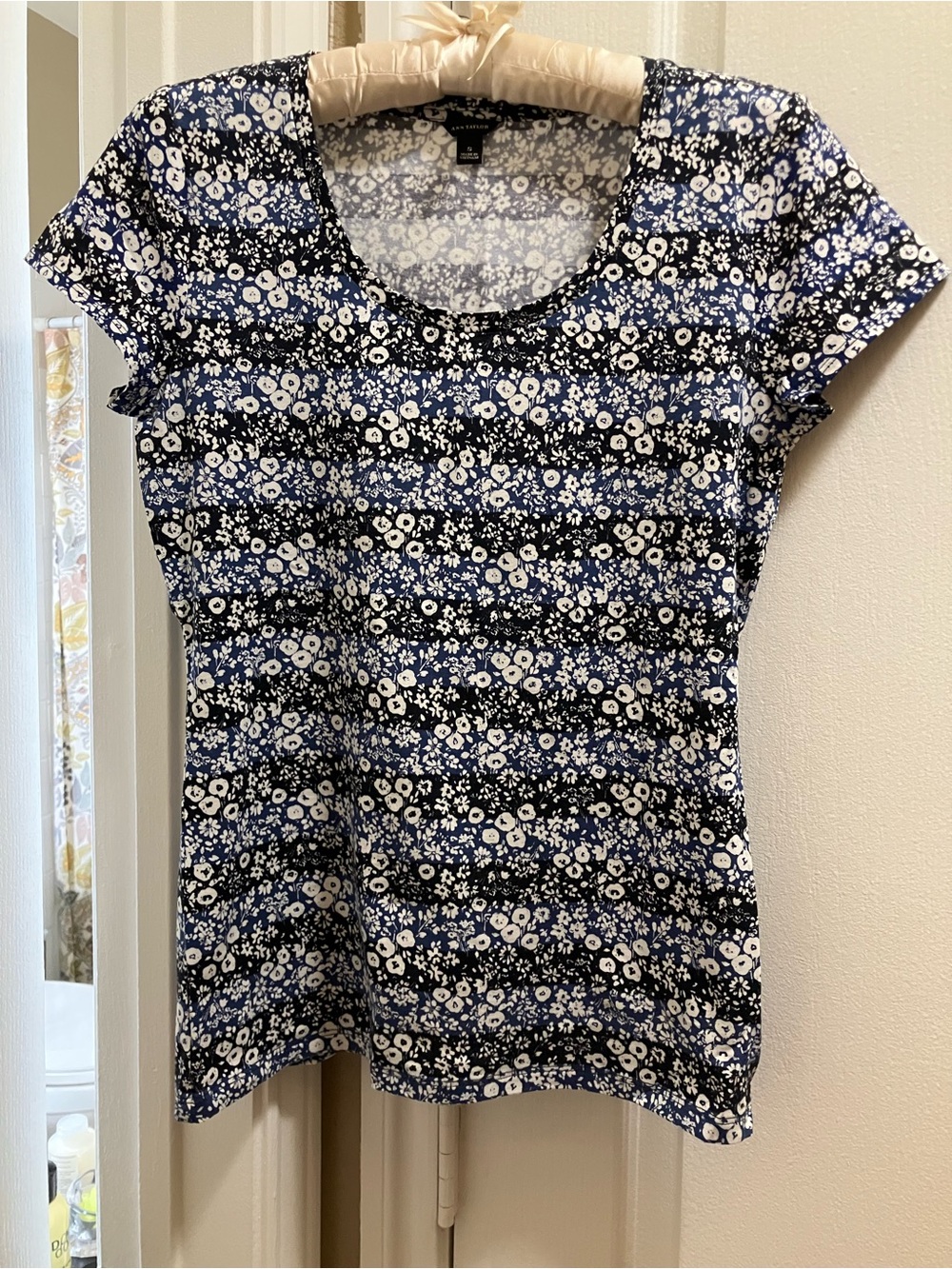 Ann Taylor Women’s Blue Floral Scoop Neck Top